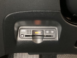 ハンドルの左下にETCがついています。高速道路の料金所の通過も楽々です。カードの取り出しもしやすい場所についています。