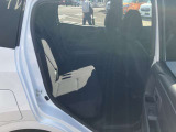 軽とは思えないほどの室内空間。リヤシート空間も足が組めるほど広く、4人乗車でもリラックスしてドライブが楽しめます。