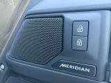 【Meridianサウンドシステム】イギリスの老舗オーディオブランドで音質が良く、ドライブ中の音楽をより一層楽しませてくれます。