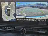 アラウンドビューモニター。上空から見下ろしているような映像で、スムースな駐車をサポートします。