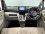 【インパネ】運転のしやすさを最優先に設計された見晴らしの良いフロントビュー。車両間隔が掴みやすく狭い道でも安心♪「安全」と「品質」を最優先に、安心してお乗りいただけるクルマを提供いたします。