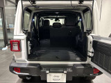当社で展示する認定中古車は仕入れ車両が多岐にわたります。その理由は「本当に厳選した車両だけを取り扱う」というこだわりから。余計なものは何もない。1台1台が自信をもってご案内できる厳選車両です。