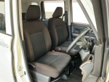 【運転席・助手席】内装ルームクリーニング済みです。しっかり綺麗にしていますので、是非、お確かめください。車に自信があるからこそ、是非一度ご来店頂き内外装も見てもらえると幸いです。