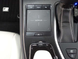 直感的な操作が可能なタッチパッドを搭載しております♪運転中の視線移動が少ないので安心ですね☆