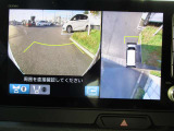 マルチビューカメラで車の周囲を映像で確認できます。駐車場や見通しの悪い交差点などナビ画面に映し出します。