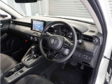 ◆視界広々で非常に運転しやすくロングドライブでも疲れを感じさせないすっきりとまとまったインパネ周りです。