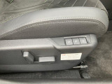 運転席にはパワーシートが付いています。