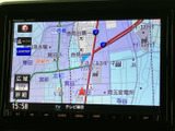 地図上に現在地や道路、周辺施設が表示され、目的地までの位置関係を把握しやすい画面です。広域と詳細を切り替えて確認でき、慣れない場所へのお出かけにも活用できます。