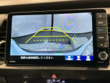 リバースギアに入れるだけで後方の表示へ切り替わります。夜間や雨の日の駐車も楽になりますよ。