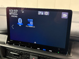 ナビのオーディオソース画面です!ラジオやBluetoothなど、さまざまな音楽ソースを選択して楽しめます。お好みの音楽を聴きながら、毎日の通勤からロングドライブまで快適にお過ごしいただけます。