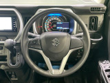 インテリアに合わせたデザインのステアリングは、運転される方のことも考え、運転しやすい形状、大きさです。是非一度、実際に触ってお確かめください。