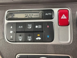 オートエアコンがついていますので、簡単操作で快適に過ごせます。希望の温度に自動調整してくれるのが便利です。
