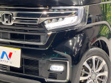 【LEDヘッドライト&フォグ】悪天候や夜間走行時も良好な視界を確保し安心して運転できる高輝度LEDヘッドライトを装備!点灯速度が早く、消費電力も抑えられています。