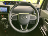 握りやすいステアリング形状で、運転中の疲労を軽減し、快適なドライブをサポートします。操作もスムーズで、取り回しもしやすいです。