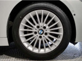 BMW純正アルミホイールです。納車時にはアルミホイールコーティングも承っております!是非ご検討下さいませ。