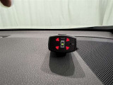 コーナーセンサーを車の前後に装備。障害物までの距離に応じて警告音を変えてお知らせ。縦列駐車時や駐車場・車庫などでの取り回しをサポートします。詳細は販売店スタッフまでおたずねください。