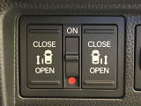 【両側パワースライドドア】スマートキーや運転席のスイッチで後席両側スライドドアの開閉が可能♪電動だから力を入れてドアを開ける必要が無く、小さなお子様でも簡単に開け閉めでき快適です♪