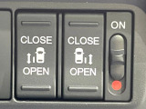【両側パワースライドドア】スマートキーや運転席のスイッチで後席両側スライドドアの開閉が可能♪電動だから力を入れてドアを開ける必要が無く、小さなお子様でも簡単に開け閉めでき快適です♪