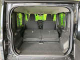 普段のお買い物や通勤、送迎等に十分な荷室スペースを確保しております。セカンドシートを倒すと、大きな荷物の積載も可能です♪