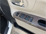 【電動格納式ミラー】サイドミラーは電動格納式となっております!狭い駐車場などでの接触等のリスクも抑えられます!