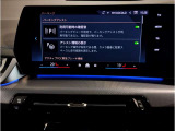 【ⅰドライブナビゲーション】文字情報も鮮明に表示する高解像度カラーディスプレイを採用。視認性に優れた地図デザインと特徴的な建造物を目印にした描写表示で現在位置を把握できます。地図データの更新も可能です