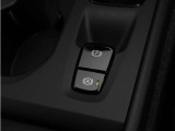 軽いタッチの電気式サイドブレーキとオートサイドブレーキが装備されます。