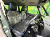 運転席まわりには十分なスペースがあり、大柄な方でもゆったり運転していただける環境です。