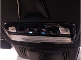 【SOSコール】車両の通信システムにより、SOSコールを発信することが可能です。また、エアバックの開くような大きな事故の場合は自動で通信を開始します。もしもの時にも安心です。