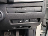 運転席下、各種操作スイッチ