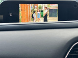 テレビ番組を画面で視聴できる装備です。停車中の休憩時間に映像を楽しめるため、待ち時間も過ごしやすくなります。画面表示も見やすく、使い勝手に配慮されています。