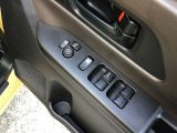 助手席のパワーウィンドウスイッチとトリムデザインです。