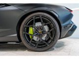 Nero Nemesis Contrast Color Trim Altanero Shiny Black (21/22 forged)Livery with stripe on rear diffuser in Verde Scandal/ ShockVerde Chiaro CCB Brake CalipersStyle package High Gloss Black