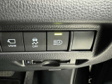 オートマチックハイビームとは、先行車や対向車のライトを認識し、ハイビームとロービームを自動で切り替える機能です。夜道の視界を確保します。詳細は販売店スタッフまでおたずねください。