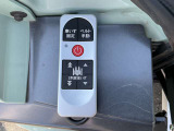 車いす固定装置もリモコンで楽々に扱えます。
