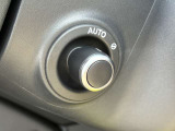 【電動調整ステアリングコラム】シートメモリーと合わせて使用すると複数人運転する場合は、お好きなポジションを記憶する事ができます。細かな調節も可能なため、快適な運転が楽しめます。