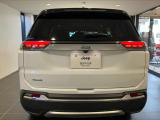 Jeep全車種共通の台形型ホイールアーチは走破性を高めております。