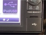 【USBポート】USBポートも装備されています♪スマートフォンのオーディオに連携も可能です。今や欠かせない装備の一つです!