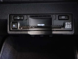 運転席お膝元にETCカード挿入口がございます。