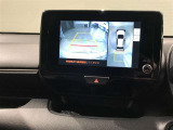 パノラミックビューモニター付きです。車両を上から見たような映像をディスプレイオーディオ画面に表示。運転席からの目視だけでは見にくい、車両周辺の状況をリアルタイムでしっかり確認できます。