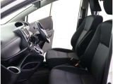 バックカメラが付いているので後方確認が非常にしやすいです。今や運転初心者も熟練者も必須装備!ついていて損はないですね♪