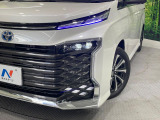 【LEDヘッドライト】悪天候や夜間走行時も良好な視界を確保し安心して運転できる高輝度LEDヘッドライトを装備!点灯速度が早く、消費電力も抑えられています。