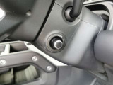 【電動コラム】シートメモリーと合わせて使用すると複数人運転する場合は、お好きなポジションを記憶する事ができます。細かな調節も可能なため、ストレスなく運転が出来ます。