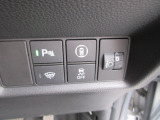 VSA装備=ブレーキ時の車輪ロックを防ぐABS、加速時などの車輪空転を防ぐ トラクションコントロールシステムに旋回時の横すべり抑制の3つの機能を トータルにコントロールします。