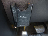 『ETC』を装着しています♪♪ 有料道路での料金所の手間を省いて運転に集中できます♪♪ 車から離れる時はカードの抜き取りをお忘れなく♪♪