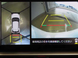 パノラミックビューモニター付きです。車両を上から見たような映像をディスプレイオーディオ画面に表示。運転席からの目視だけでは見にくい、車両周辺の状況をリアルタイムでしっかり確認できます。
