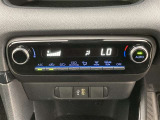 オートエアコンは温度を設定するだけで、自動で風量などを設定してくれます。運転しながら操作も必要ないので、安全性も向上します。