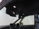 運転席・助手席のバニティーミラー付きサンバイザーには照明も付いているので夜間も便利です!