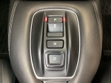 「e:HEV」は、モーター走行を中心にしながら電気エネルギーやエンジン動力を効率よく使い分けることができる賢いハイブリッドシステムです。シフトはエレクトリックギアセレクターになっています。