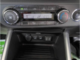 快適装備のオートエアコン♪ 温度設定をすれば、自動で車内の温度管理をしてくれる優れ物です☆彡
