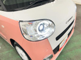 白く明るい光で夜間走行をサポートするLEDヘッドランプを搭載